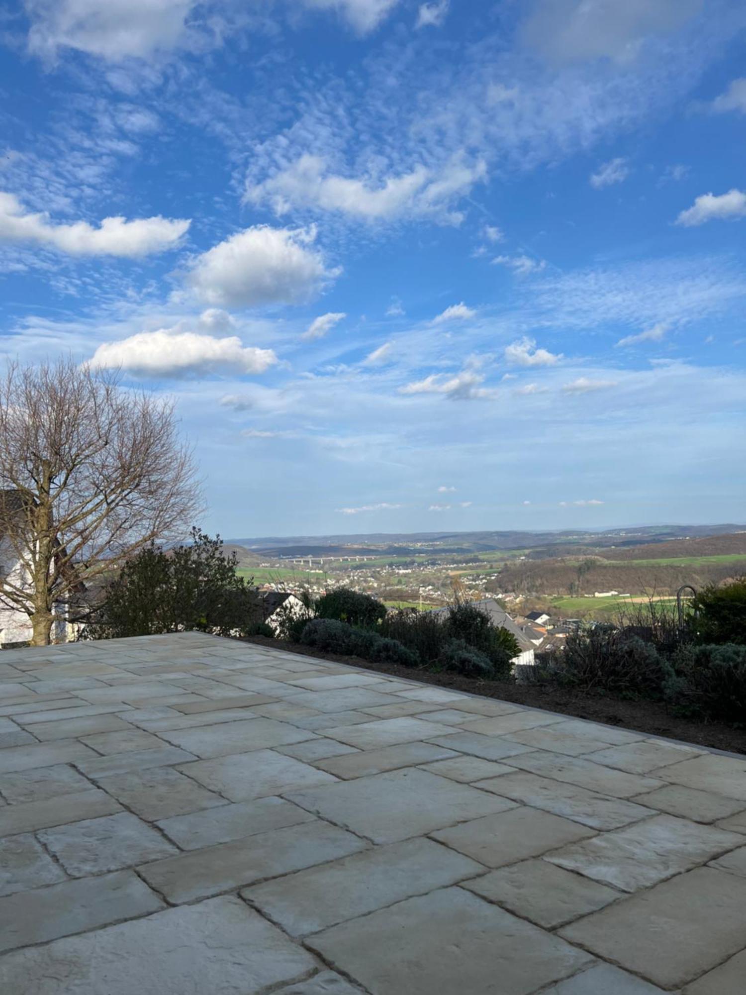 Eifel Landhaus Panoramablick Unter Der Burg Olbrueck Mit Sauna Hottub Grosser Terrasse Und Garten Ideal Fuer Familien نيدِردورنباخ المظهر الخارجي الصورة
